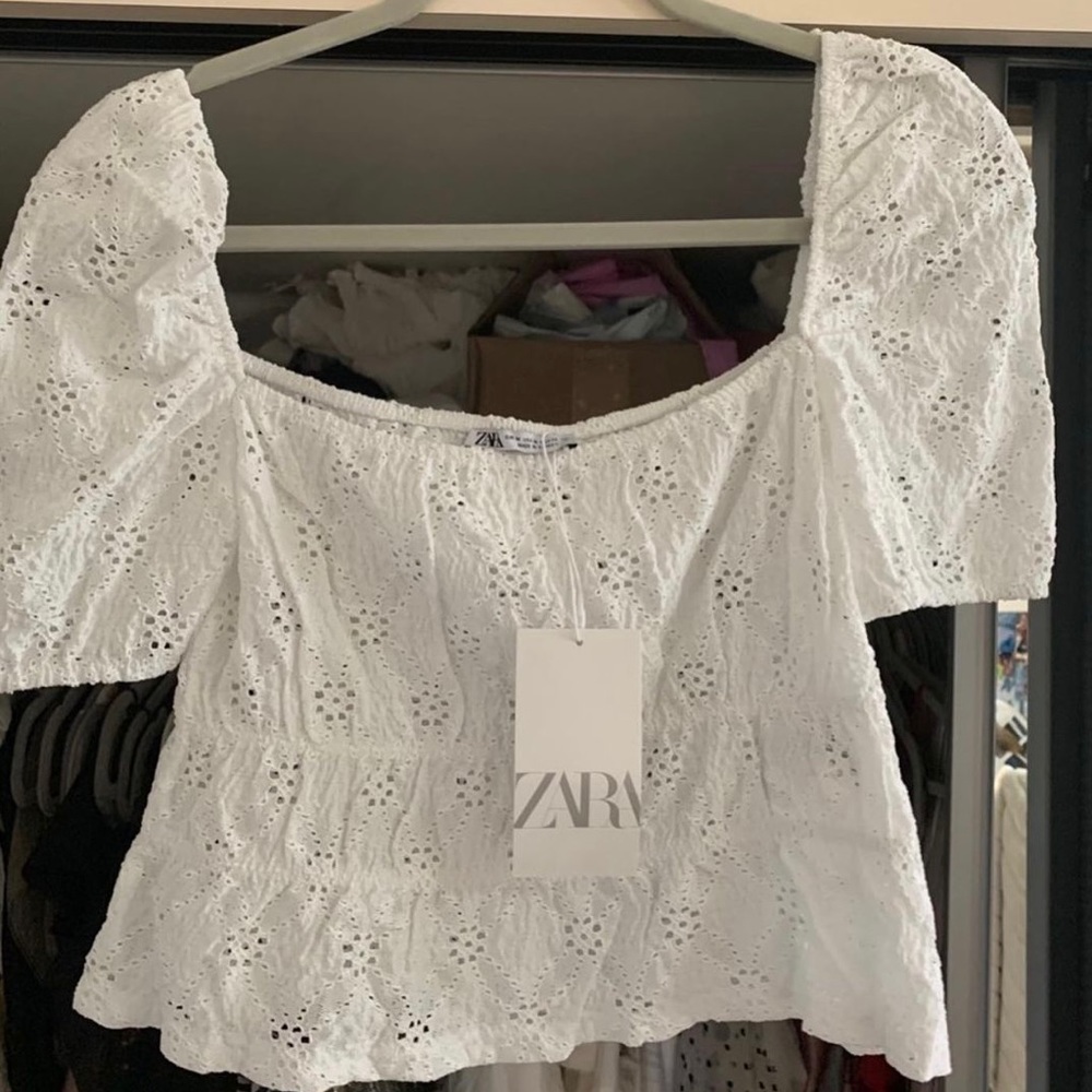 Zara eyelet top NWT